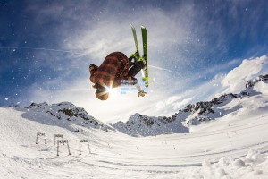 欧冠烽火重燃，阿森纳抽签落定，远征圣马梅斯启程，安联巨人压轴造访